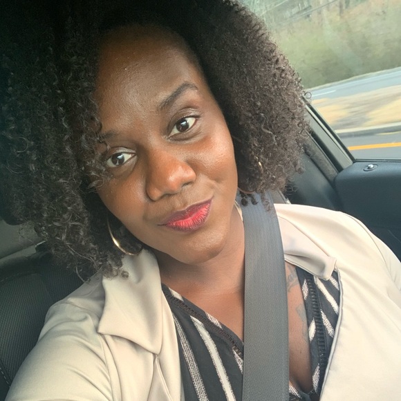 Meet your Posher, Latrice - Picture 2 of 2